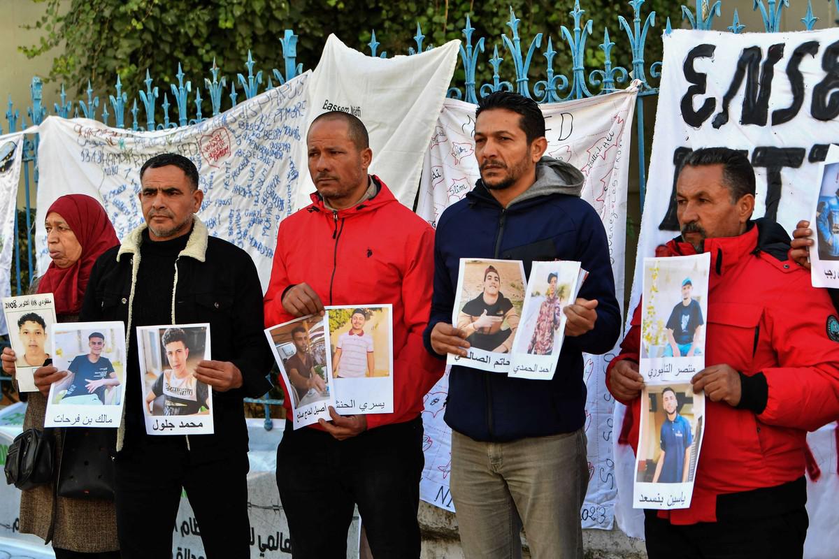 مأساة في بلدة 'الحنشة'  التونسية بعد فقدان 40 شابا في رحلة هجرة غير نظامية